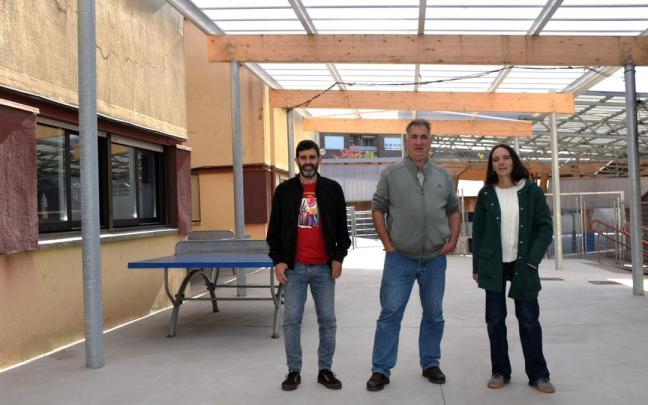 Representantes del Ayuntamiento y del colegio