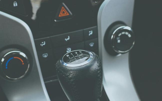 El error más común al conducir un coche manual y que debemos evitar / Pexels El error más común al conducir un coche manual y que debemos evitar