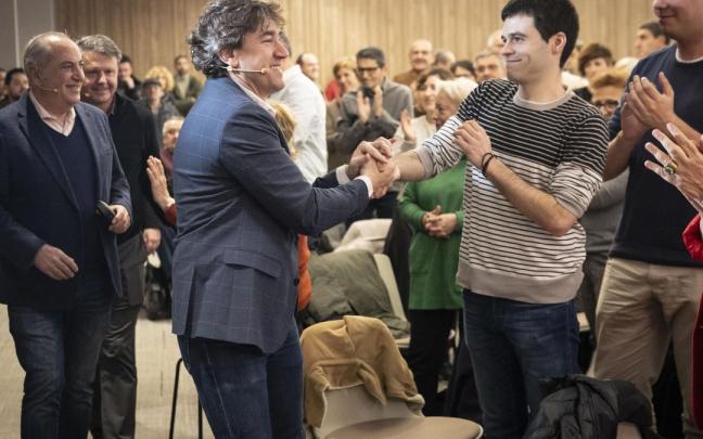 Eneko Andueza, líder del PSE, tomó parte en un acto de su partido sobre movilidad sostenible.