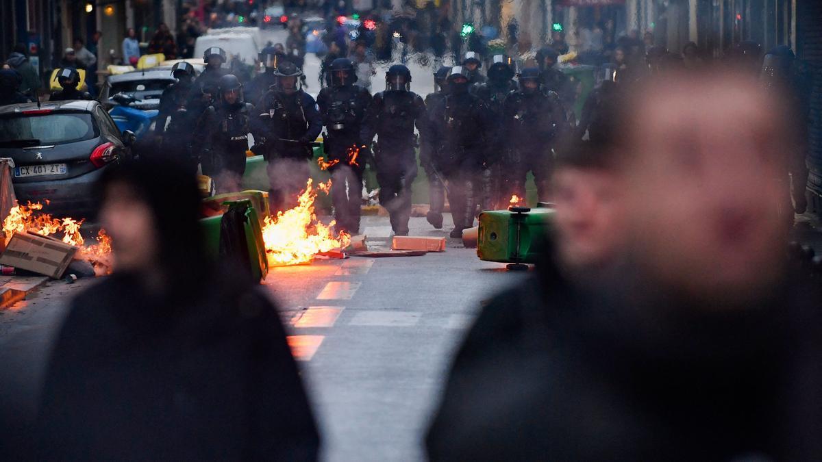 Protestas en París contra la polémica reforma de las pensiones.