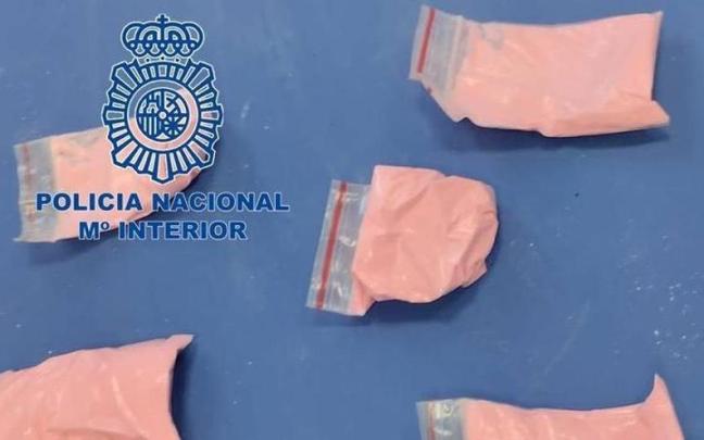 Imagen de archivo de varios sobres de cocaína intervenidos por la Policía.