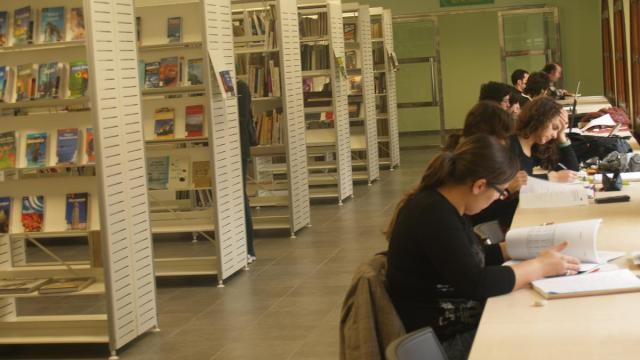 La biblioteca adelantará su apertura a las 9.00 horas a partir de enero.