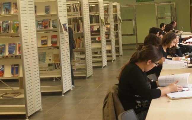 La biblioteca adelantará su apertura a las 9.00 horas a partir de enero.