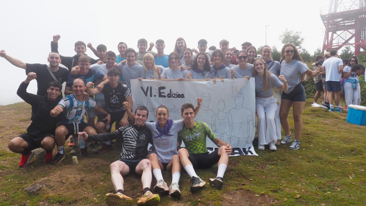 Gaztienak y el resto de la cuadrilla, festejando la victoria.