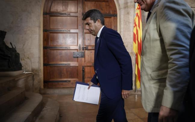 Carlos Mazón tras la rueda de prensa en la que ha anunciado su dimisión.