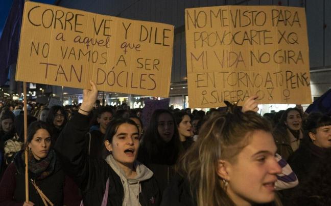 En imágenes: las 15 mejores pancartas de la manifestación del 8M en Vitoria