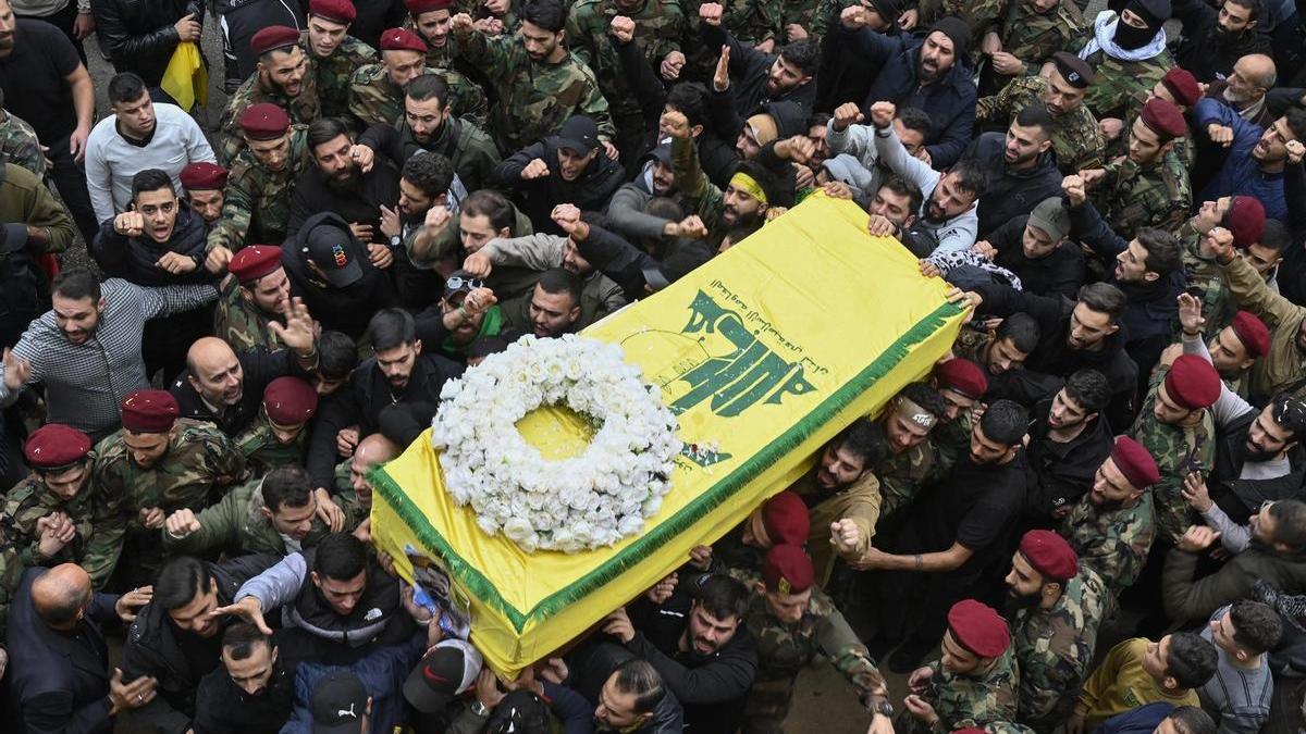 Funeral por un combatiente de Hizbulá fallecido al sur de Líbano.