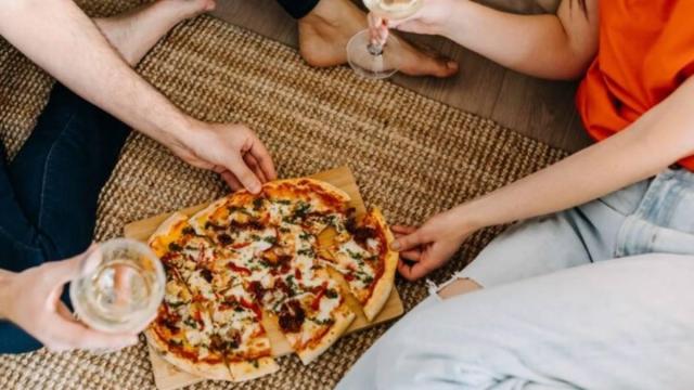 La cena es una de las comidas más determinantes para el descanso y el metabolismo nocturno. / Freepik La cena es una de las comidas más determinantes para el descanso y el metabolismo nocturno.