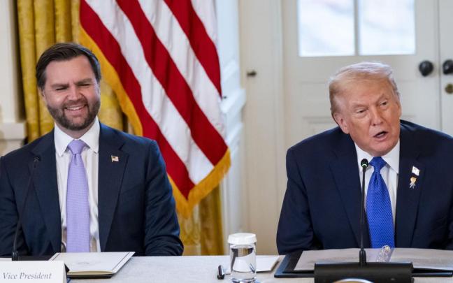 JD Vance y Donald Trump, durante una comparecencia.