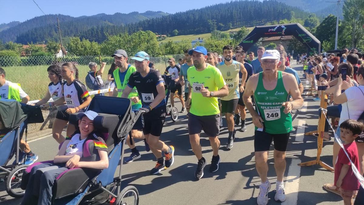 Una imagen del cross popular de Torreauzo disputado el domingo.