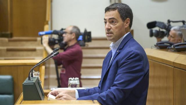 El lehendakari, Imanol Pradales, en el Parlamento Vasco