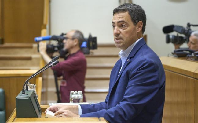 El lehendakari, Imanol Pradales, en el Parlamento Vasco