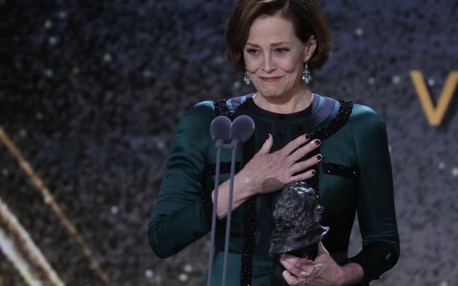 Sigourney Weaver al recibir el Goya Internacional.