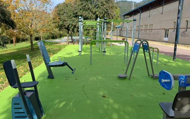 La nueva área deportiva multigeneracional este junto al campo de fútbol de Urbieta