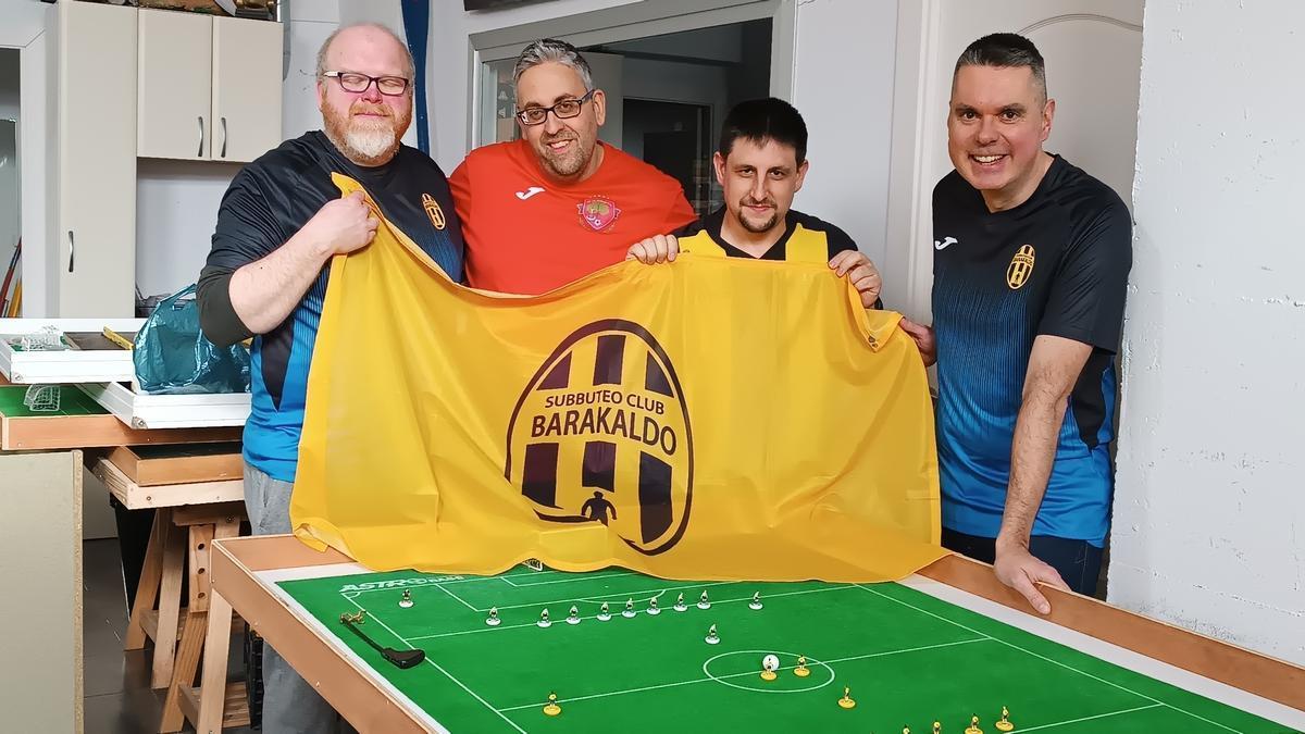 José Antonio Salazar, Joseba Alonso, Moy Ramos y Edu Martín, jugadores del equipo fabril.