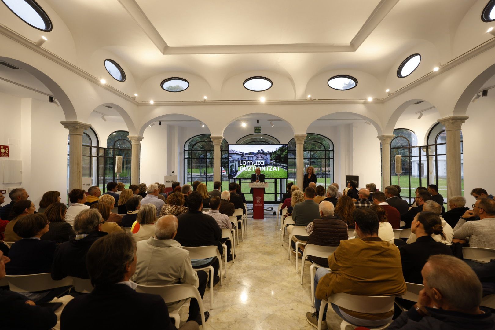 Interior del Palacio Lamuza durante la intervención de Ramiro González la tarde de ayer jueves en Laudio