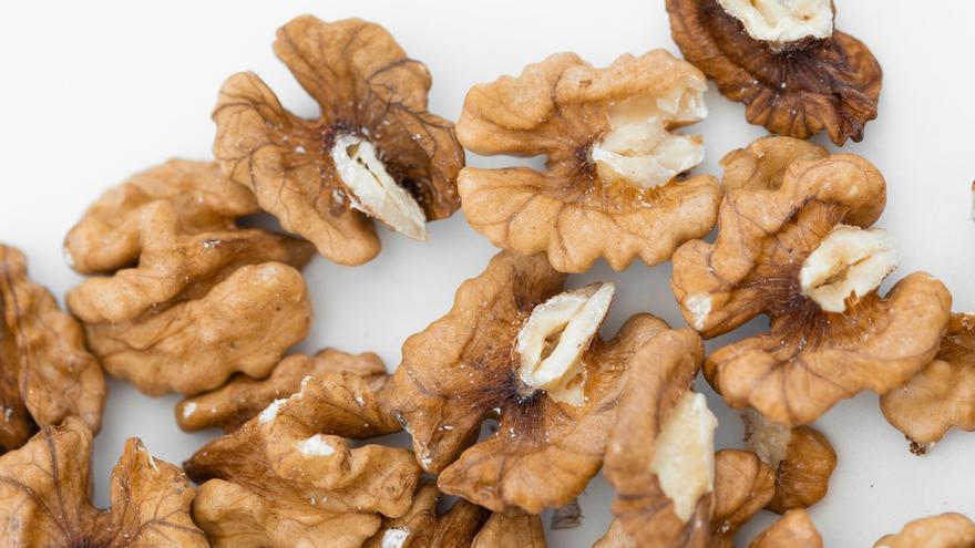 Un puñado de nueces cada día aporta grasas saludables.