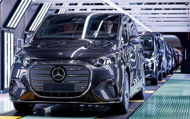 La fábrica Mercedes Benz en Vitoria con el modelo VLE.