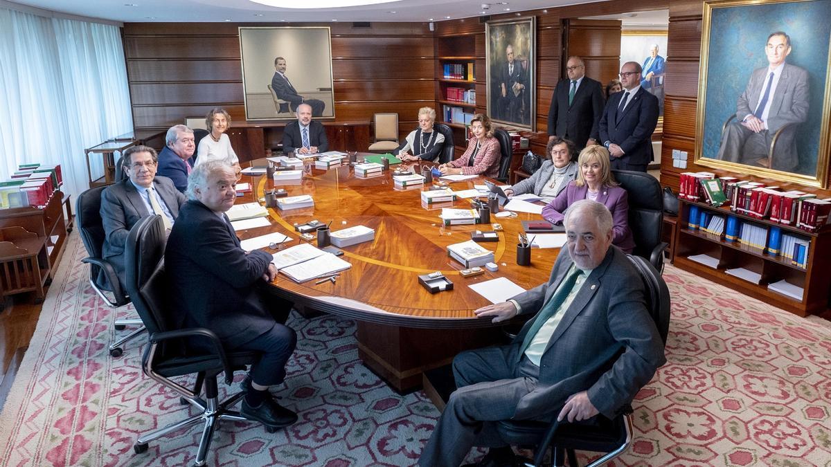 El TC ha rechazado por mayoría el recurso de Vox con nueve votos a favor y dos en contra de los magistrados conservadores Enrique Arnaldo y Concepción Espejel.
