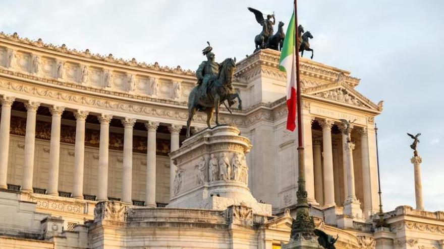 El monumento al rey Vittorio Emmanuele II en Roma, cuyo nieto ha llevado a cabo la subasta