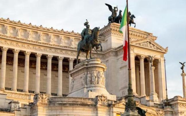 El monumento al rey Vittorio Emmanuele II en Roma, cuyo nieto ha llevado a cabo la subasta