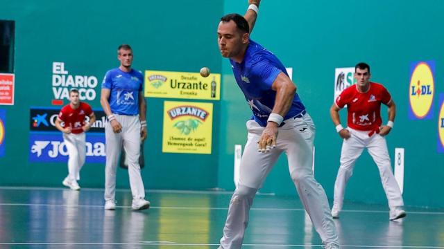 En imágenes: Jaka y Mariezkurrena II superan con holgura a Ezkurdia-Gabirondo en el Torneo de San Fermín en el Labrit de Iruñea.