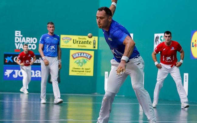En imágenes: Jaka y Mariezkurrena II superan con holgura a Ezkurdia-Gabirondo en el Torneo de San Fermín en el Labrit de Iruñea.