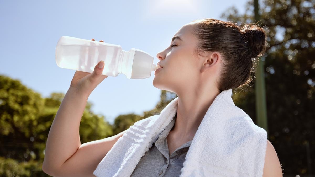 Beber agua muy fría en días de calor puede tener consecuencias fatales