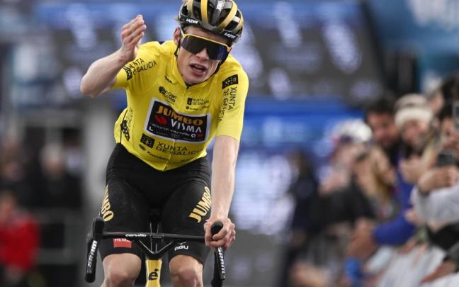 Vingegaard celebra su victoria en O Gran Camiño.