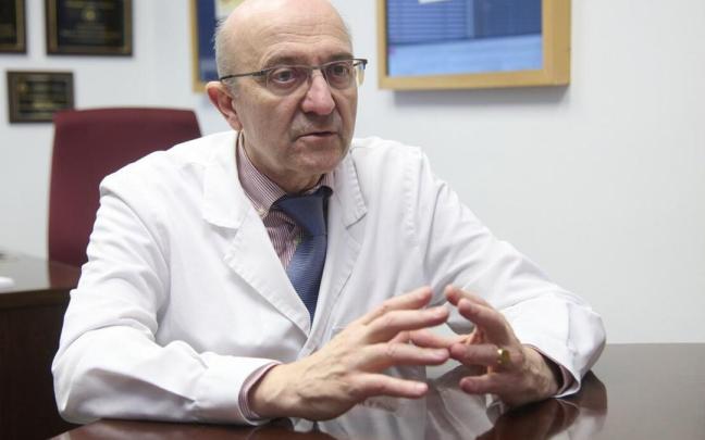 El catedrático Miguel Ángel Martinez González, en su despacho de la Universidad de Navarra. El catedrático Miguel Ángel Martinez González, en su despacho de la Universidad de Navarra.