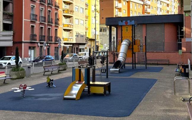 Vista del parque de juegos instalado en la calle Barakaldo de Eibar.