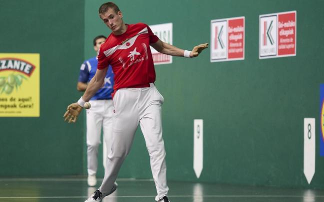 Peio Etxeberria y Zabaleta, campeones del Torneo San Fermín al apabullar a Peña II-Mariezkurrena II en el Labrit.
