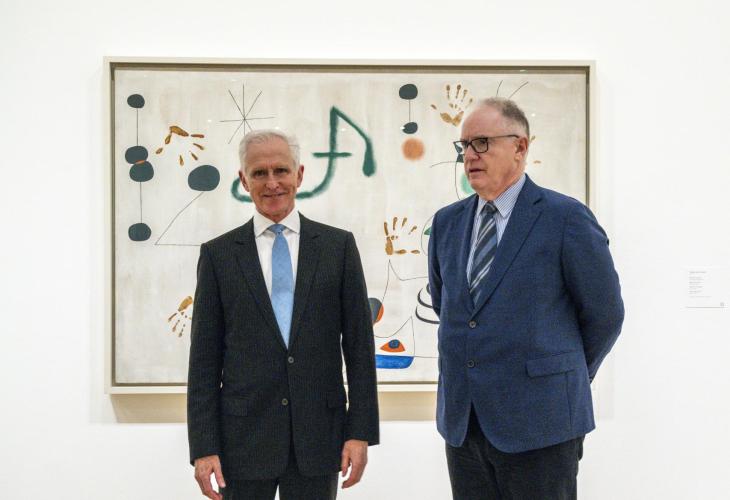 El director del Guggenheim Bilbao, Juan Ignacio Vidarte, y el comisario de la exposición, el mallorquín Enrique Juncosa. | Museo Guggenheim Bilbao