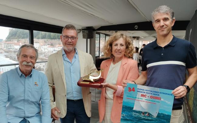 Pío Aguirre, Eduardo Santamarina, Edurne Egaña y Xabier Mendiguren en la presentación de la regata Pío Aguirre, Eduardo Santamarina, Edurne Egaña y Xabier Mendiguren en la presentación de la regata