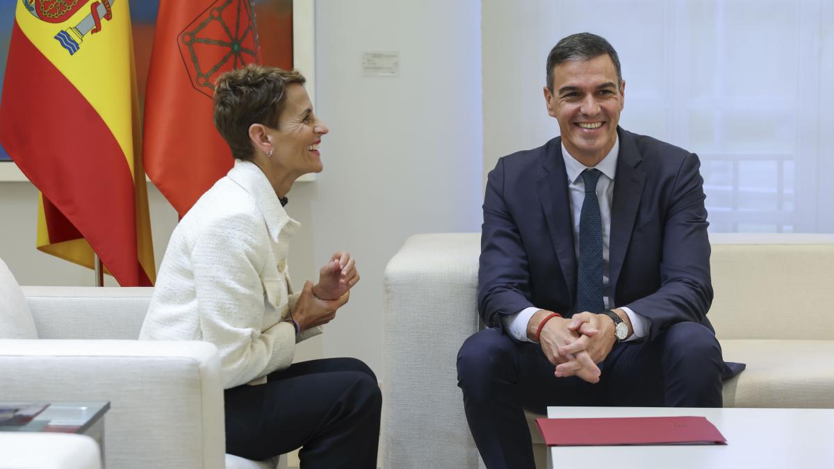 María Chivite conversa con Pedro Sánchez en Moncloa durante la reunión del pasado octubre. Foto: Gobierno de Navarra