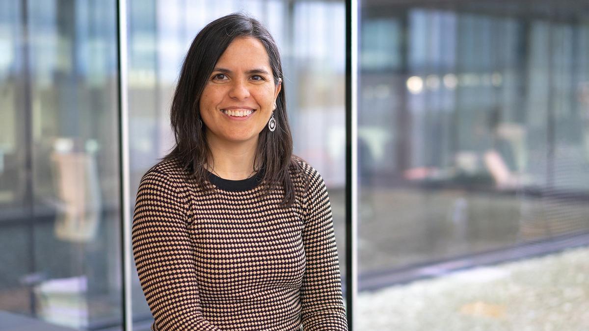 Montserrat Casas es investigadora en CIC energiGUNE, centro de investigación especializado en almacenamiento electroquímico, soluciones de energía térmica y tecnologías del hidrógeno.