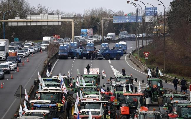 Los agricultores franceses, ante la entrada de París.