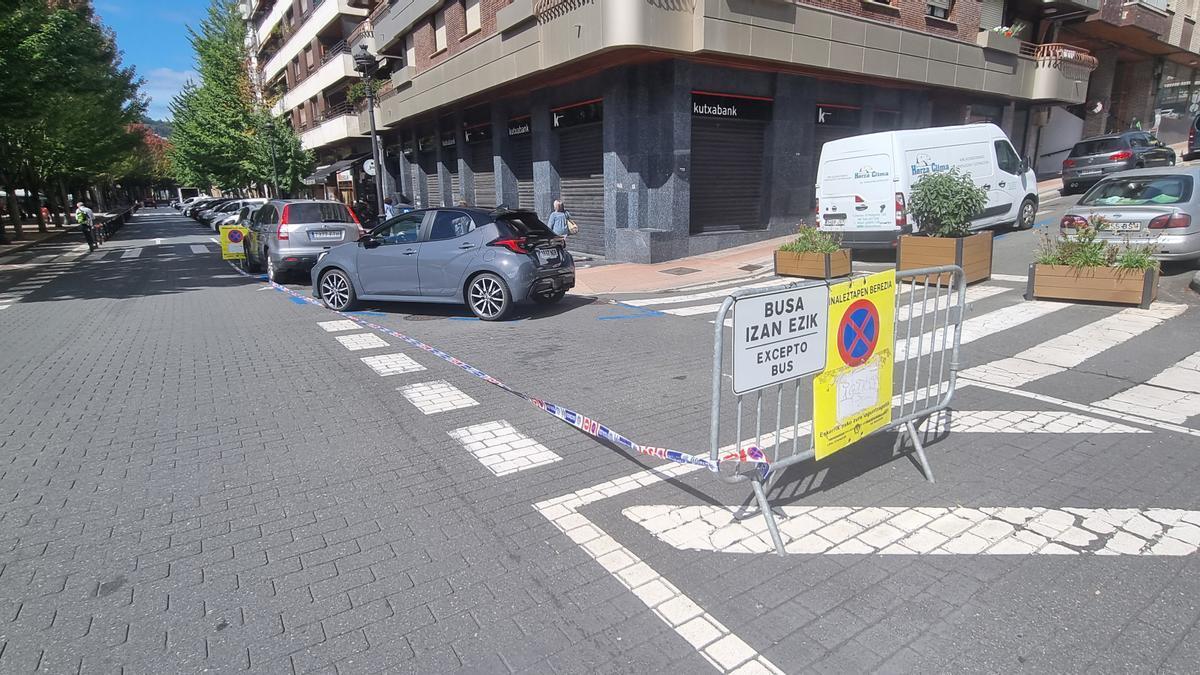 Parada de autobús en la plaza Barrendain de Beasain.