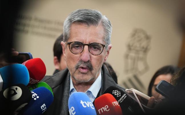 El hasta ahora comisionado del Gobierno para la Recuperación tras las DANA, José María Ángel, atiende a los medios.