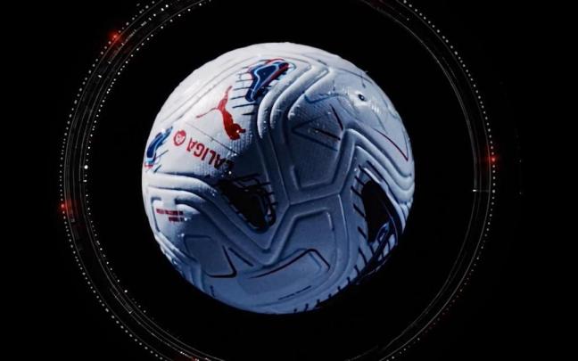 El balón oficial de LaLiga para esta temporada, el 'Puma Stellar Nitro Ultimate'.