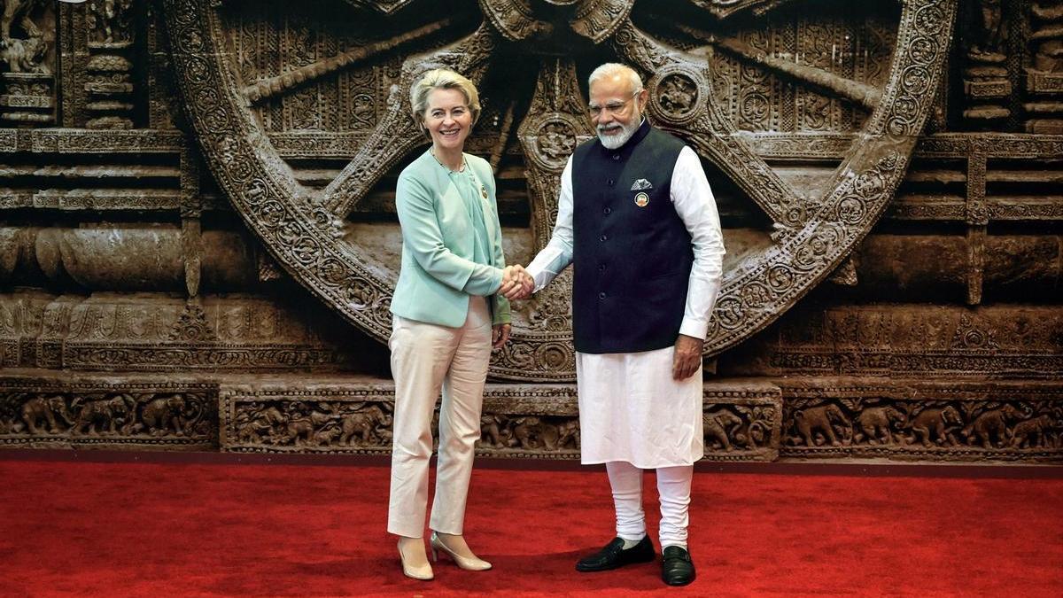 La presidenta de la Comisión Europea, Ursula von der Leyen, y el primer ministro de India, Narendra Modi, en una imagen de archivo.