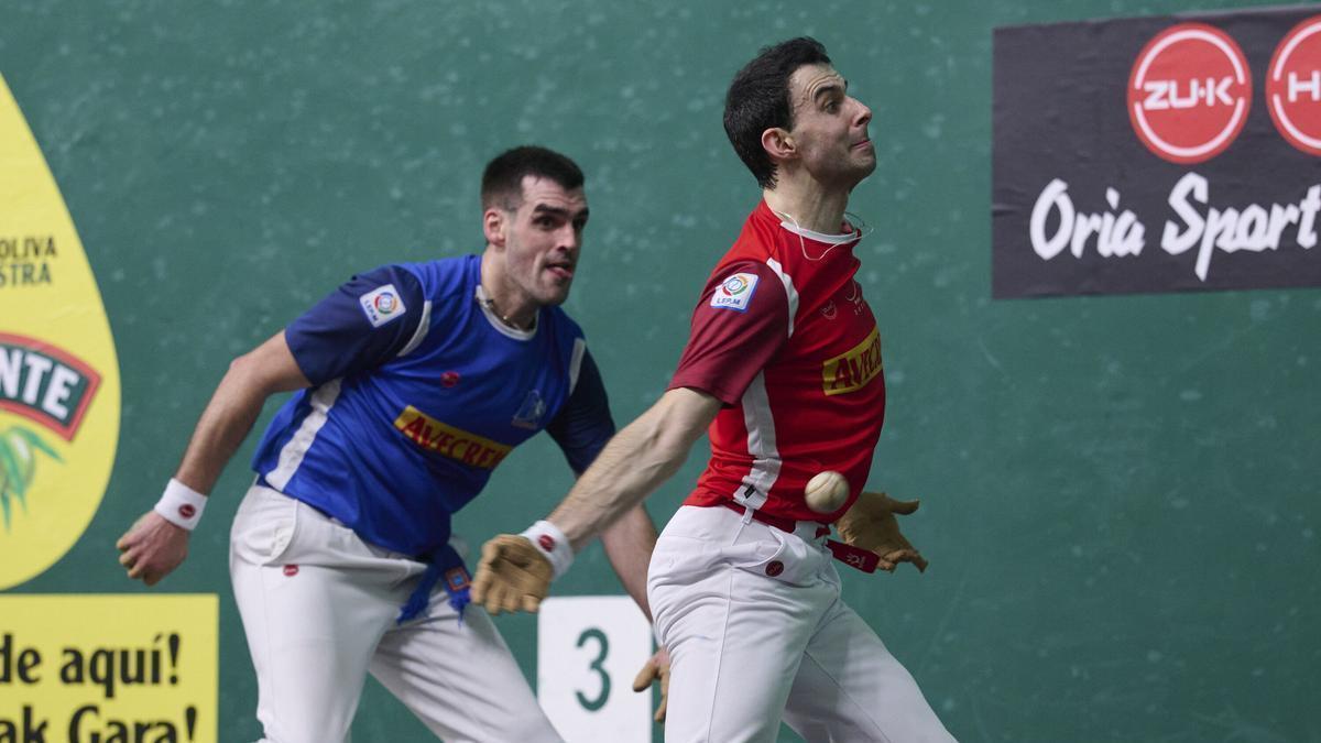 Altuna y Ezkurdia en un partido del Cuatro y Medio. Iñaki Porto
