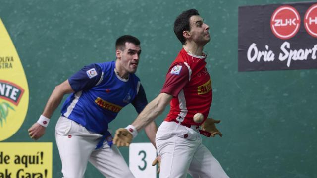 Altuna y Ezkurdia en un partido del Cuatro y Medio. Iñaki Porto