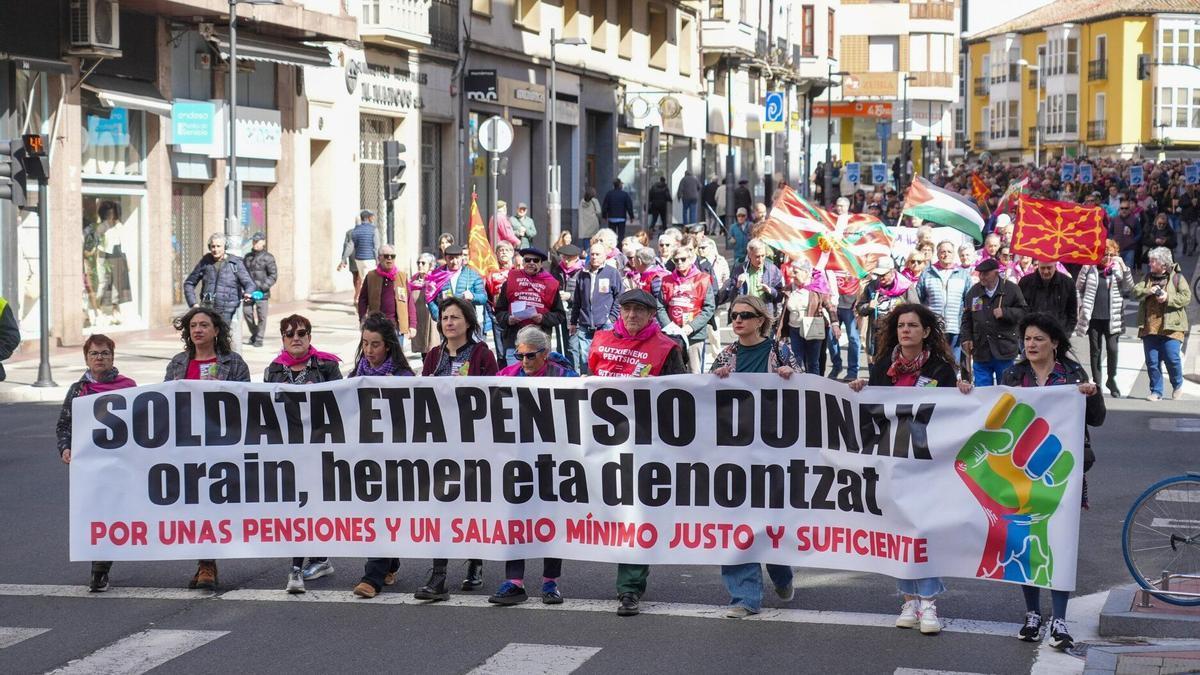 Los pensionistas se manifiestan en Gasteiz