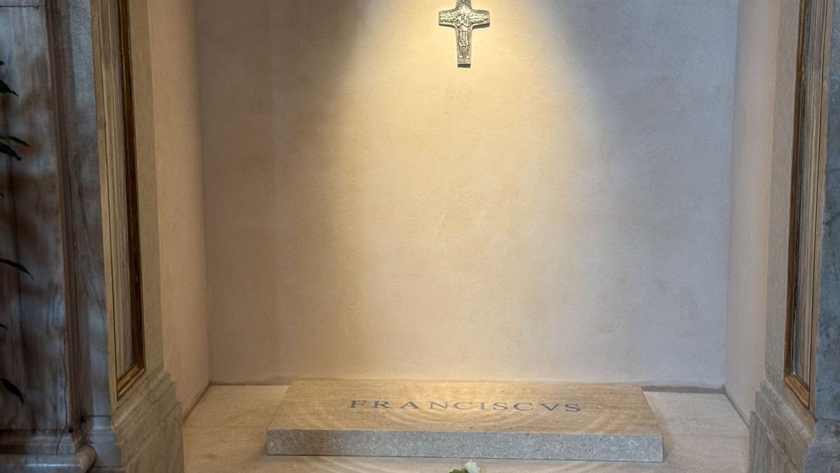 Vista de de la tumba del papa Francisco en la basílica de Santa María la Mayor de Roma