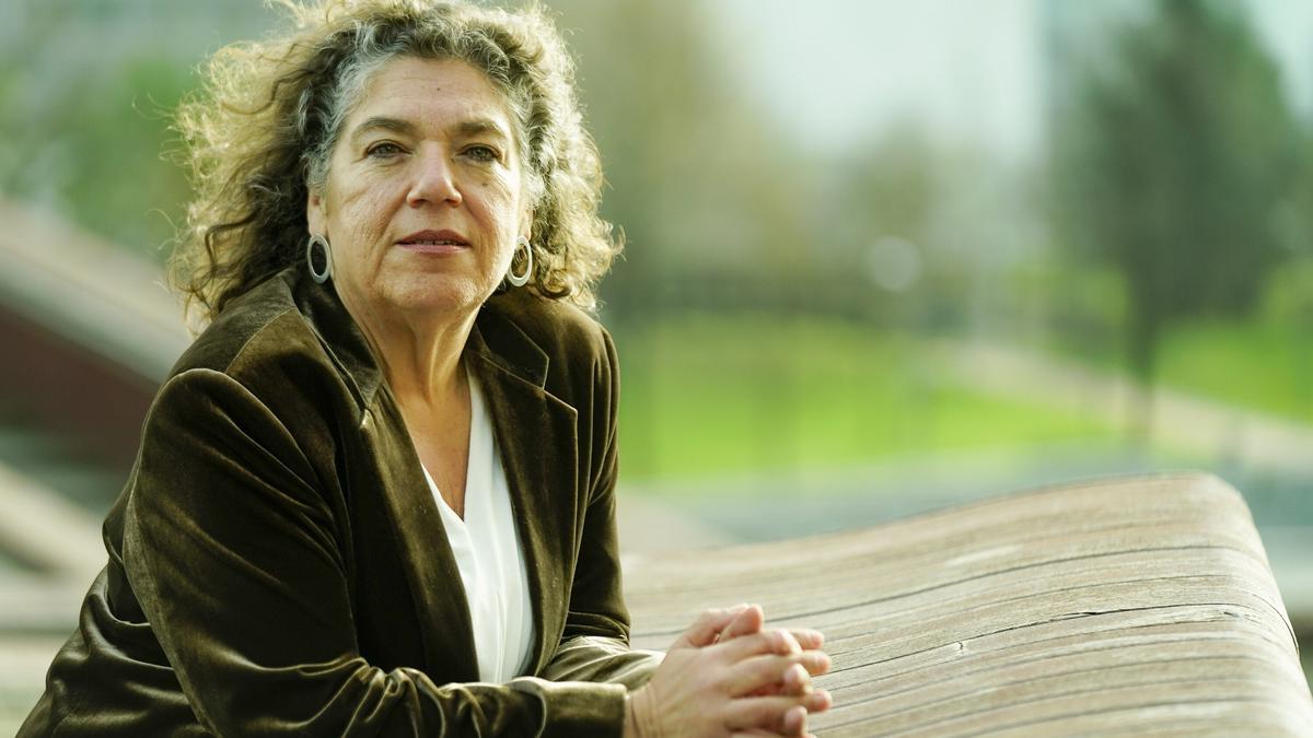 La socióloga María Silvestre cerca de la Universidad de Deusto.