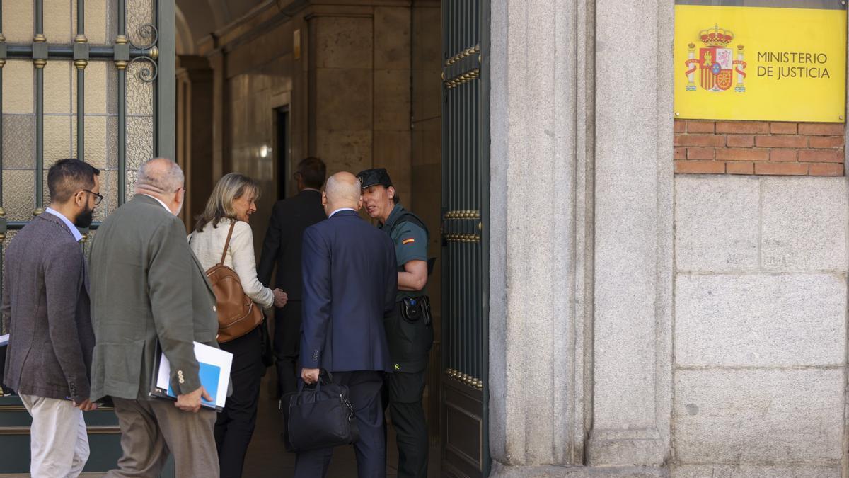 Jueces y fiscales a su llegada a la reunión con el Ministerio de Justicia.