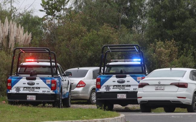 En el lugar de los hechos, los servicios de emergencia rescataron ileso a un menor de seis años que se encontraba en el interior del domicilio sin signos de violencia física.