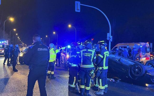 Los servicios de emergencia en el lugar del accidente.