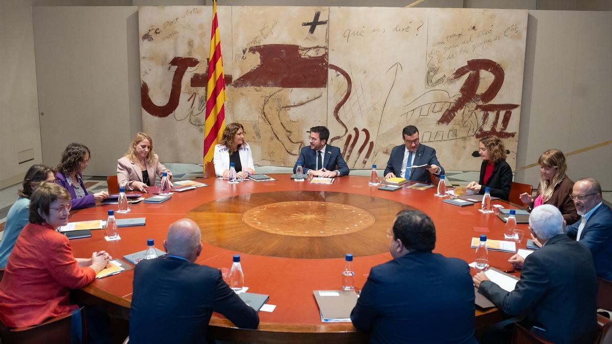 La consellera de la Presidencia, Laura Vilagrà y el presidente de la Generalitat, Pere Aragonès, durante una reunión del Govern sobre el informe para pactar un referéndum de autodeterminación.